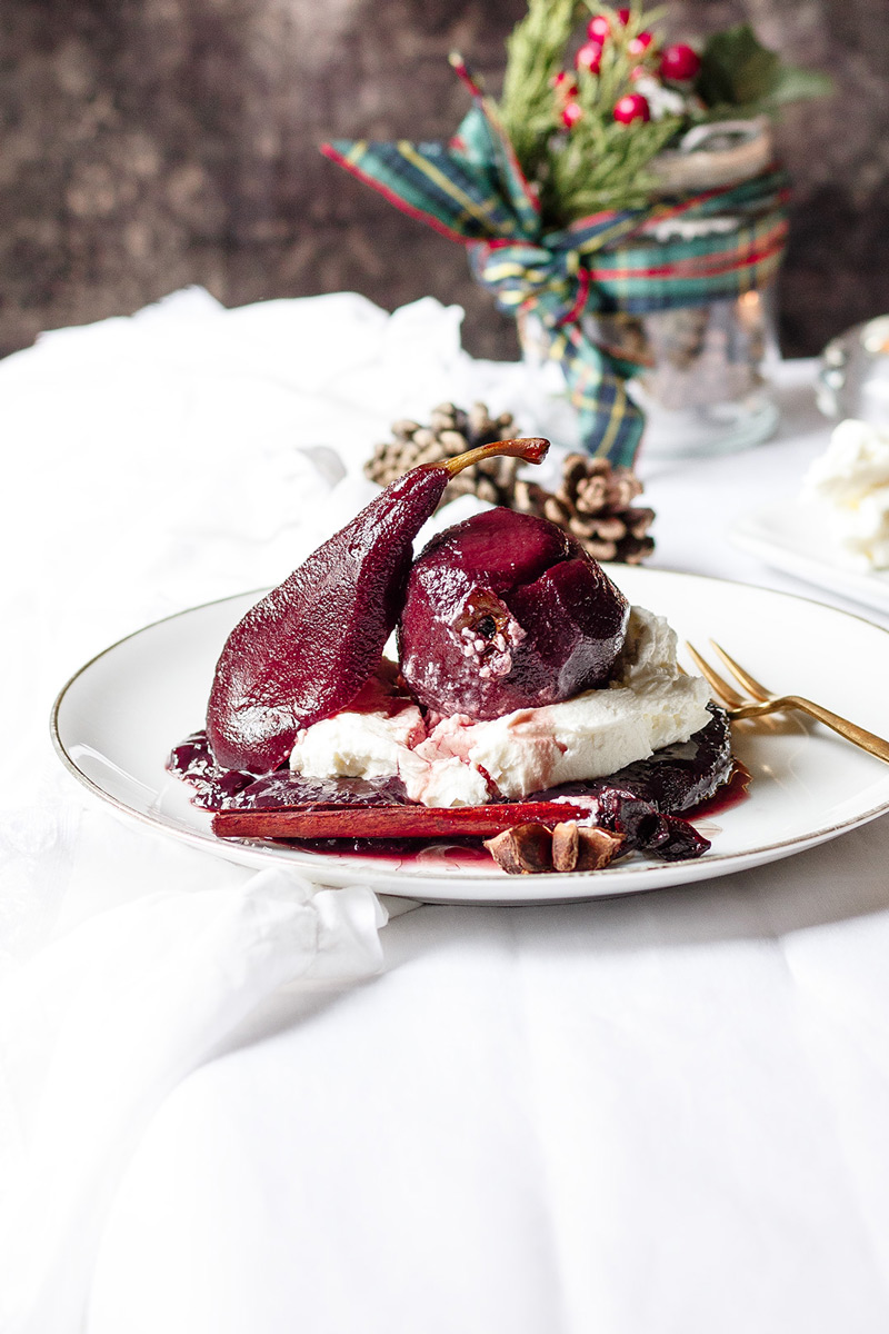 pera al vino acompañada de gelatina 