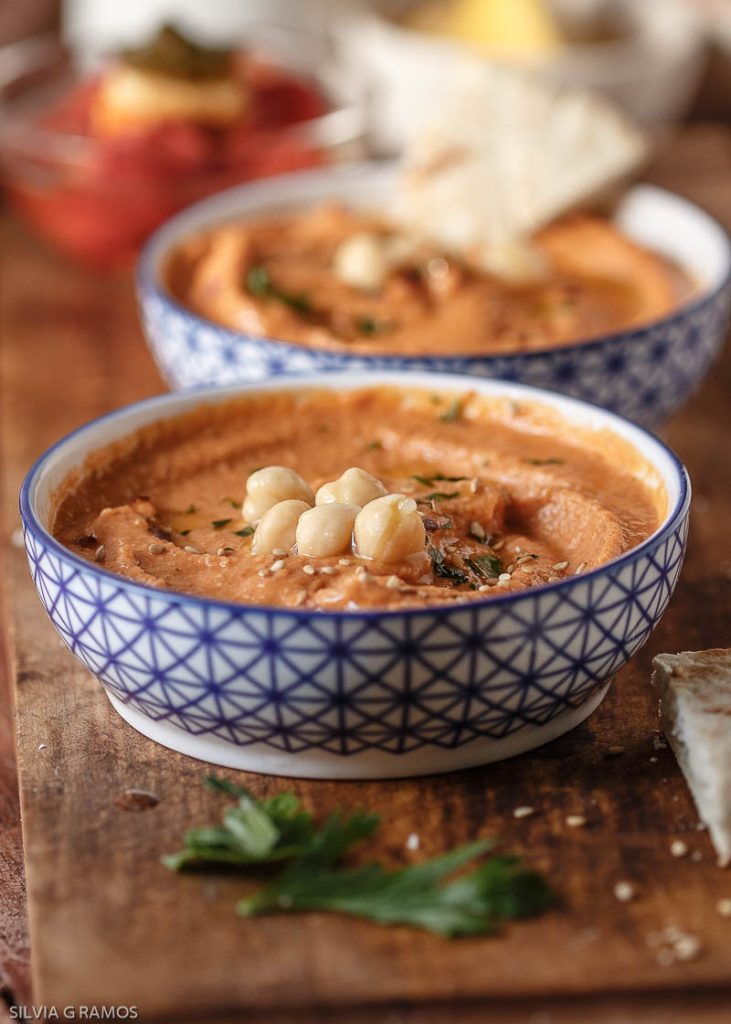 Hummus vegano de pimiento rojo asado